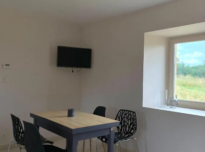 Maison Chaleureuse à La Campagne *