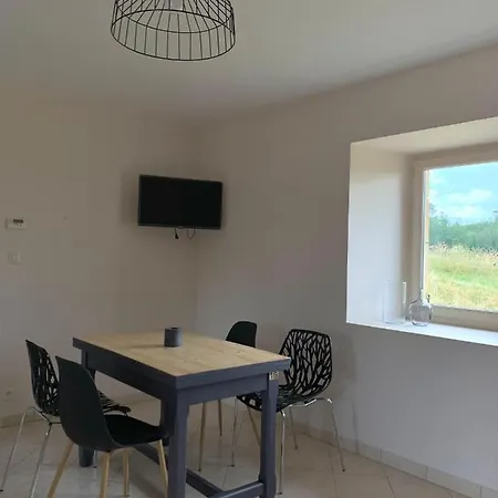 Maison Chaleureuse à La Campagne *